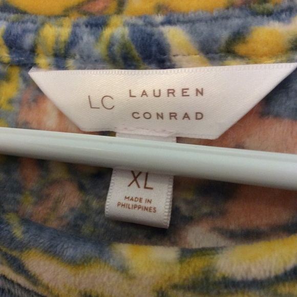 LC Lauren Conrad ruffle shoulder top - Picture 3 of 4